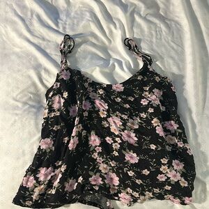 Floral American Eagle crop top. Size: S